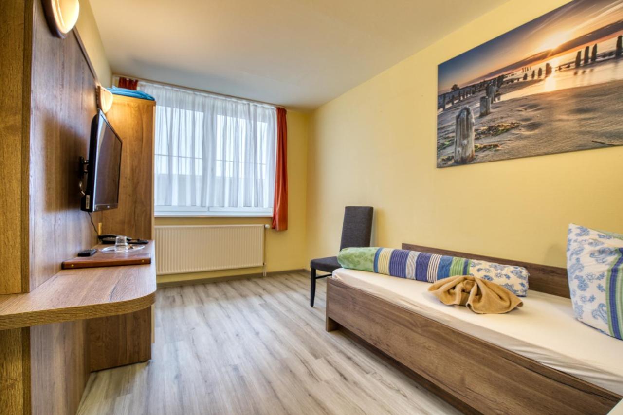 Hotel Kiebitz An Der Ostsee Бёргеренде-Ретвиш Экстерьер фото